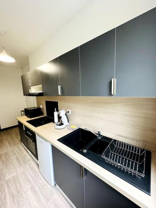 Le Moderne Apartment ชาร์เลอวิลล์-เมซิแยร์ ภายนอก รูปภาพ