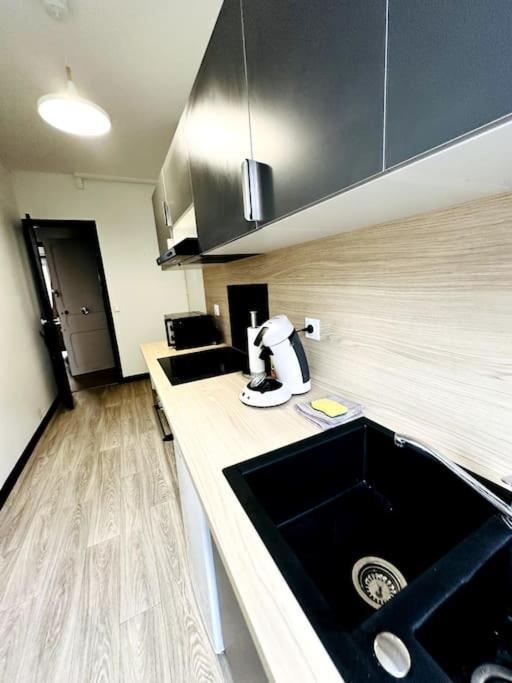 Le Moderne Apartment ชาร์เลอวิลล์-เมซิแยร์ ภายนอก รูปภาพ