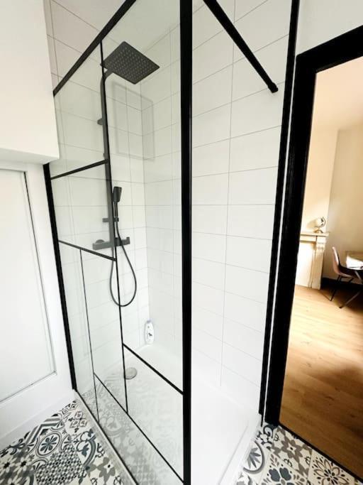 Le Moderne Apartment ชาร์เลอวิลล์-เมซิแยร์ ภายนอก รูปภาพ