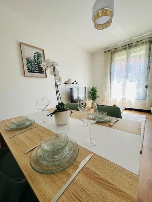 Le Moderne Apartment ชาร์เลอวิลล์-เมซิแยร์ ภายนอก รูปภาพ