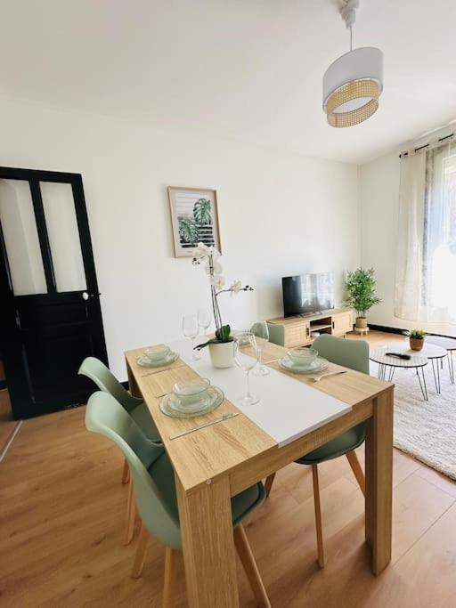 Le Moderne Apartment ชาร์เลอวิลล์-เมซิแยร์ ภายนอก รูปภาพ