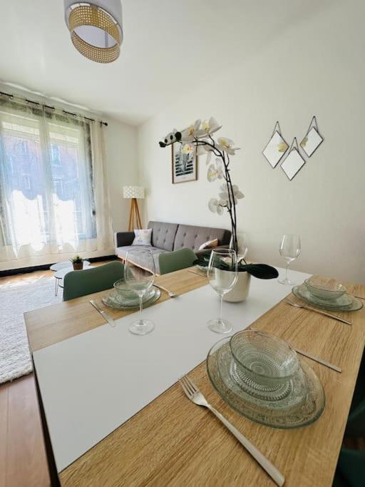 Le Moderne Apartment ชาร์เลอวิลล์-เมซิแยร์ ภายนอก รูปภาพ