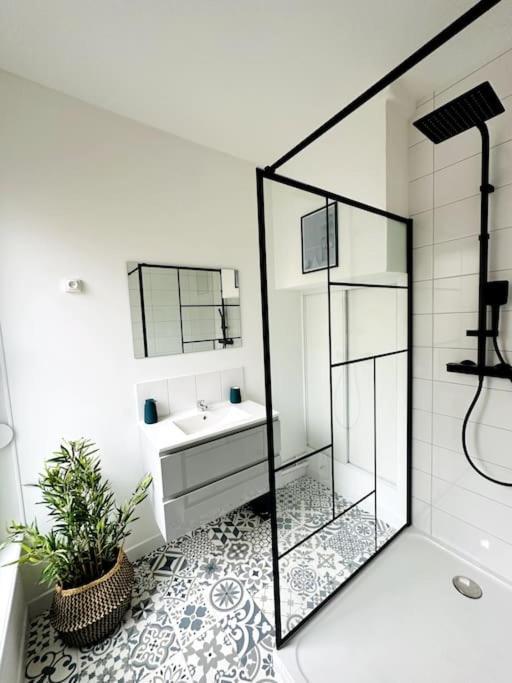 Le Moderne Apartment ชาร์เลอวิลล์-เมซิแยร์ ภายนอก รูปภาพ